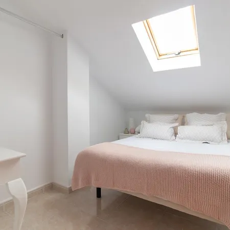 Cosy Central 3 Bedrooms Duplex Apartment *